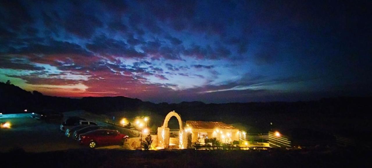 ホテル Petra Wassaif Camp ワディ・ムーサ エクステリア 写真